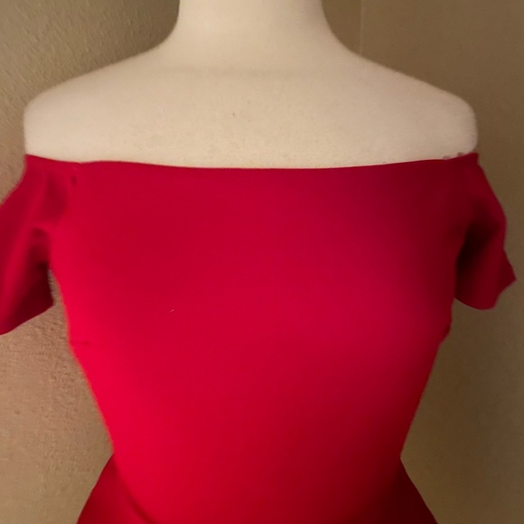 Windsor red XS off the shoulder Too EUC LQQK! Alabama wisconsin - Picture 2 of 4
